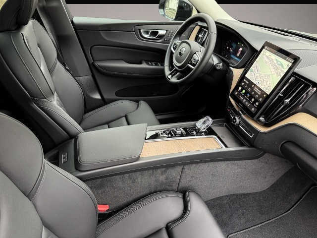 Bild 4 Volvo XC60 B5 Benzin AWD Plus Dark Lagom-Paket Panoram