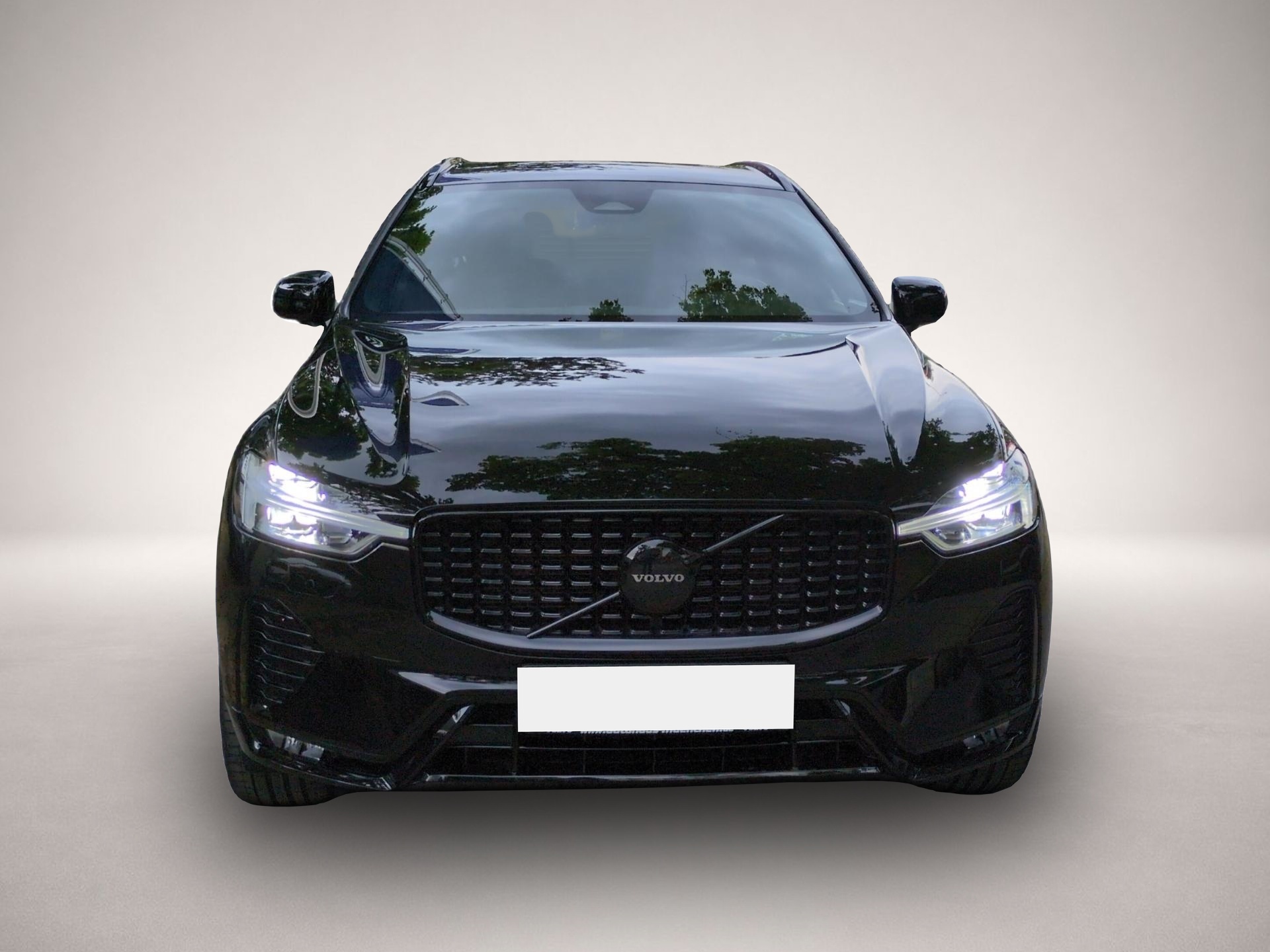 Fotografie des Volvo XC60 XC 60 Plus Black Edition AWD