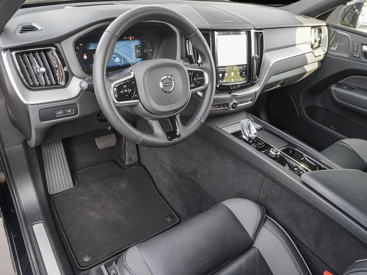 Bild 6 Volvo XC60 T8 AWD Ultra Black Ed. Plug-In Pano Head UP