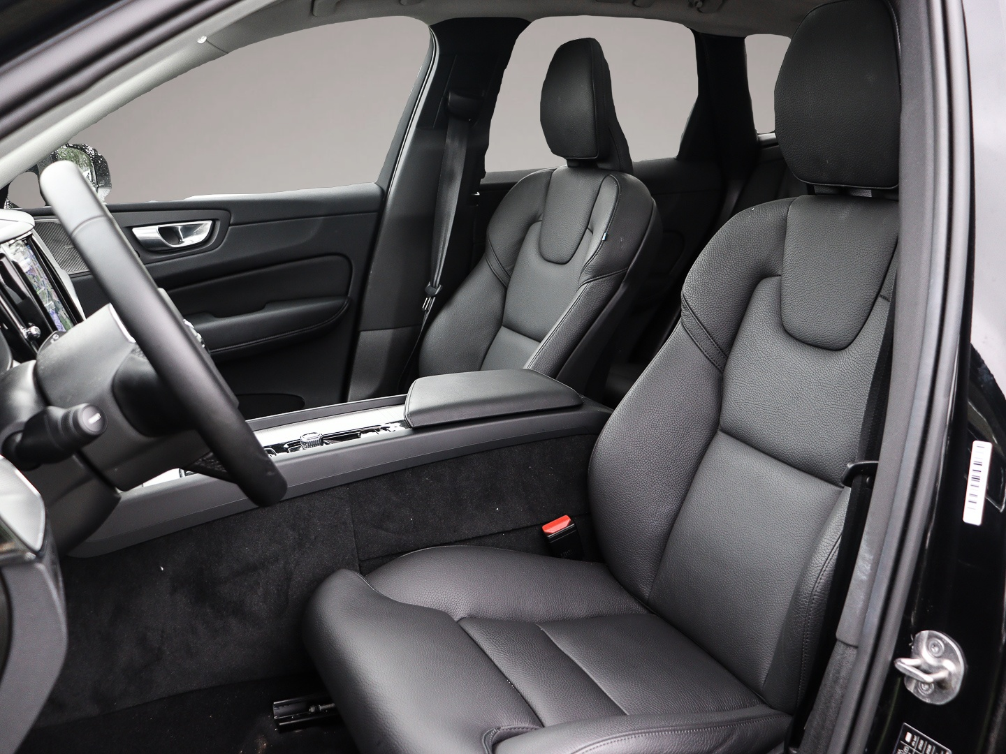 Bild 6 Volvo XC60 Plus Dark Recharge Plug-In Hybrid AWD T8 Tw