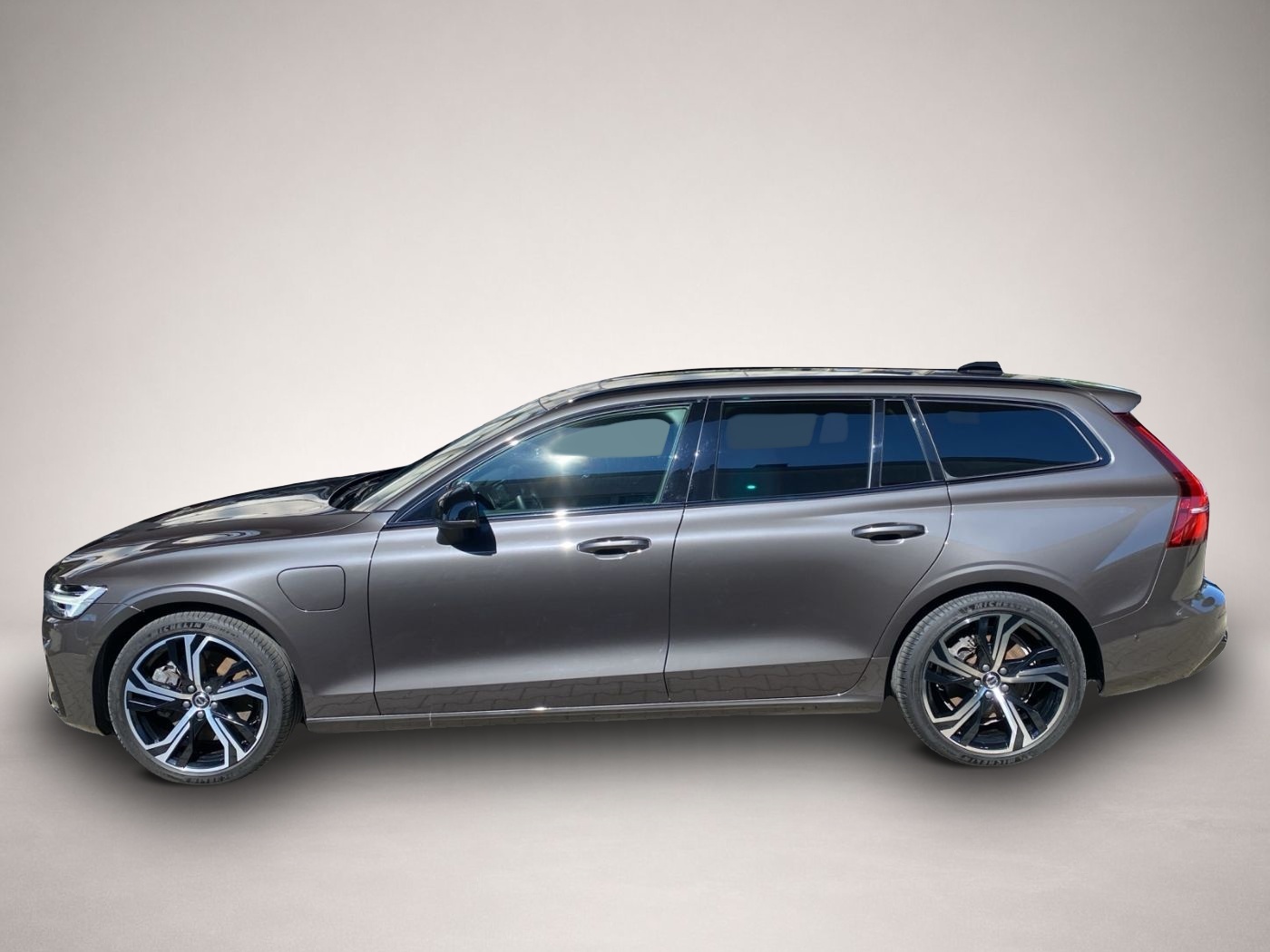 Bild 2 Volvo V60 Kombi T8 Plus Dark Recharge WiPa*LED*DAB*Nav