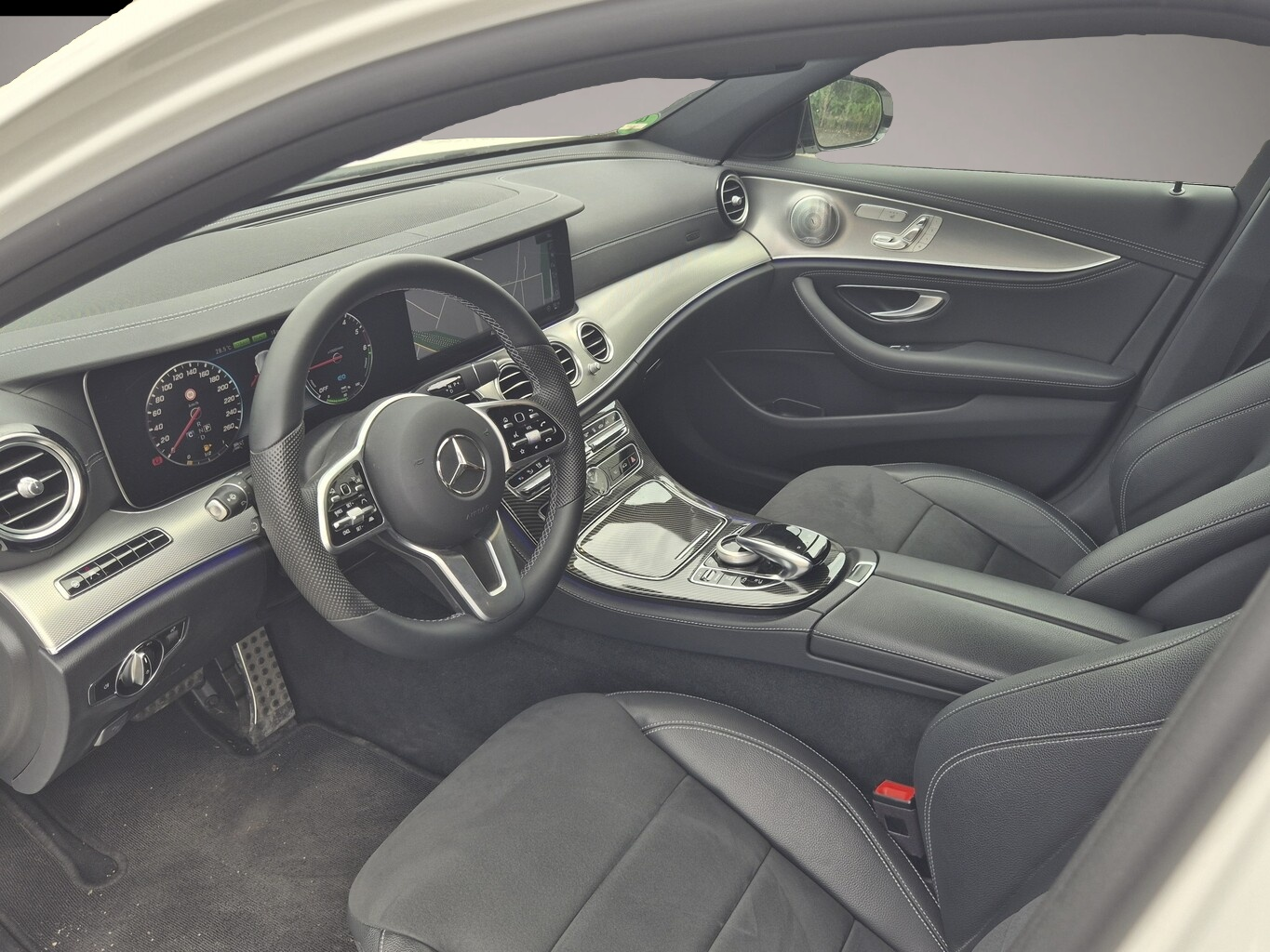 Bild 5 Mercedes-Benz E 300 de T AMG Line Multibeam Distronic Widescr.