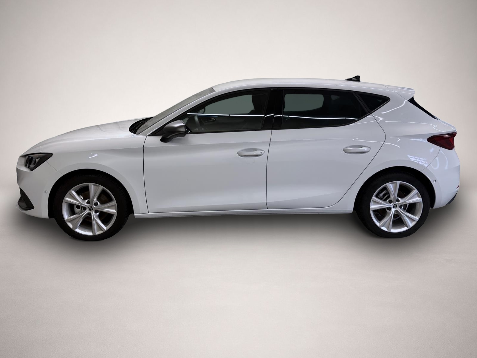 Bild 3 Seat Leon 1.5 TSI AB249EUR FR NAVI REAR VIEW SHZ