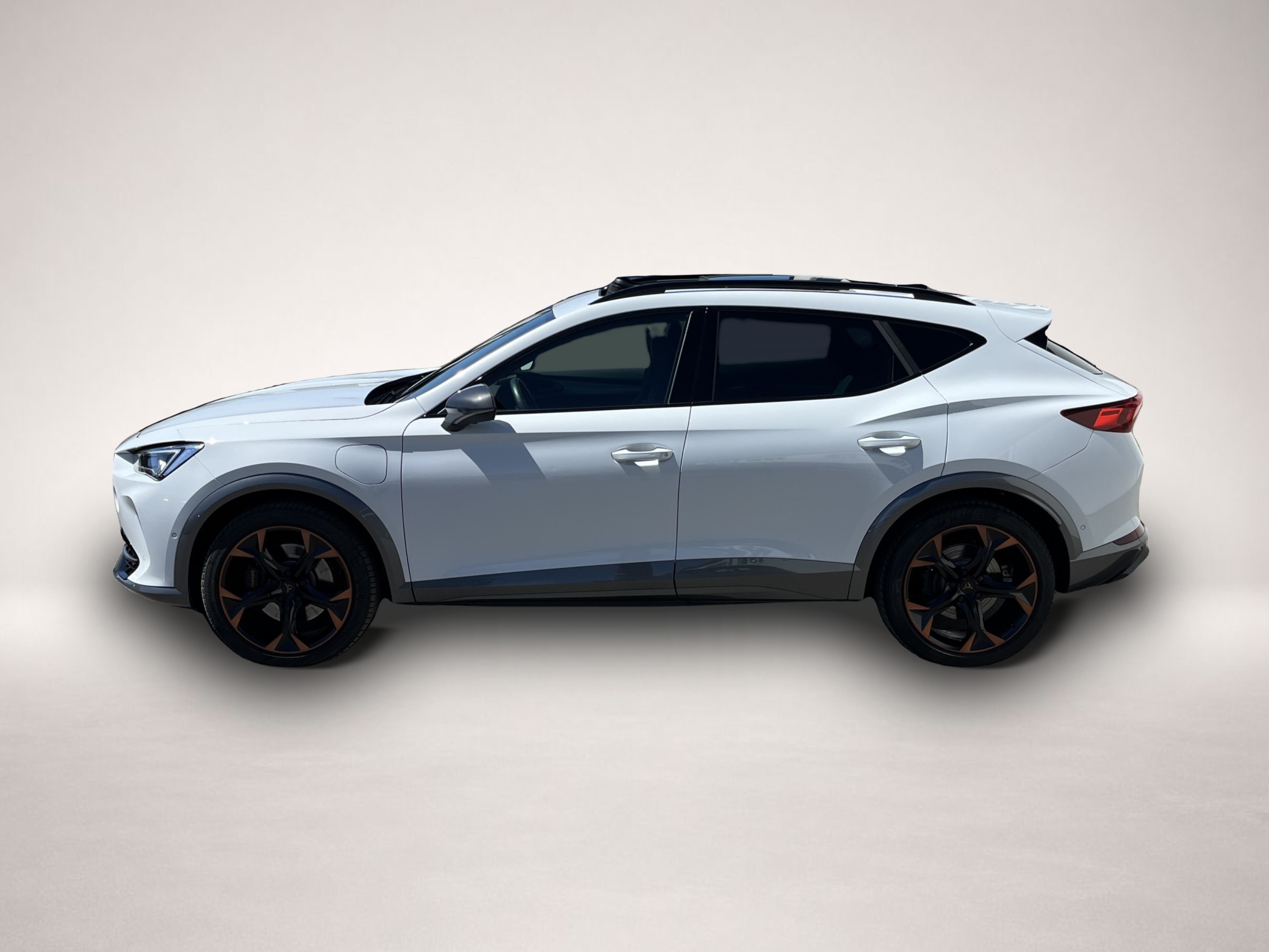 Fotografie des Cupra Formentor VZ 1.4 TSI e-Hybrid AHK PANO el.Klappe