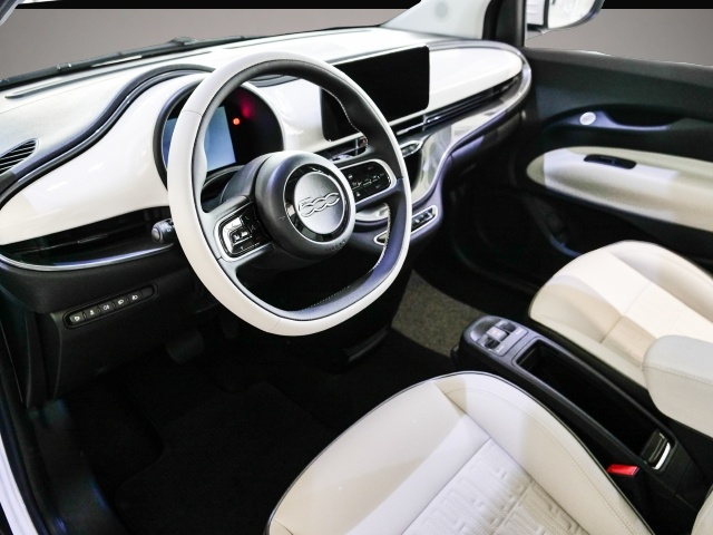 Bild 3 Fiat 500e La Prima Navi Leder LED Apple CarPlay Klima