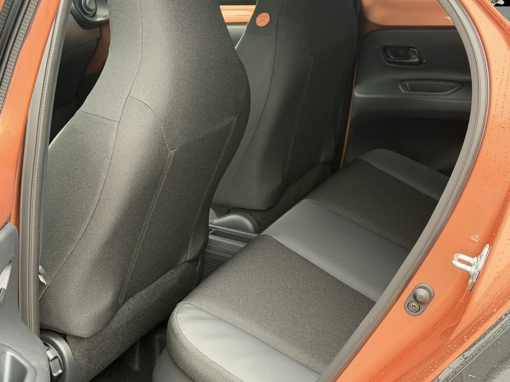 Fotografie 5 des Toyota Aygo (X) Envy Air 1,5 Hybrid CVT 85KW Winterpaket