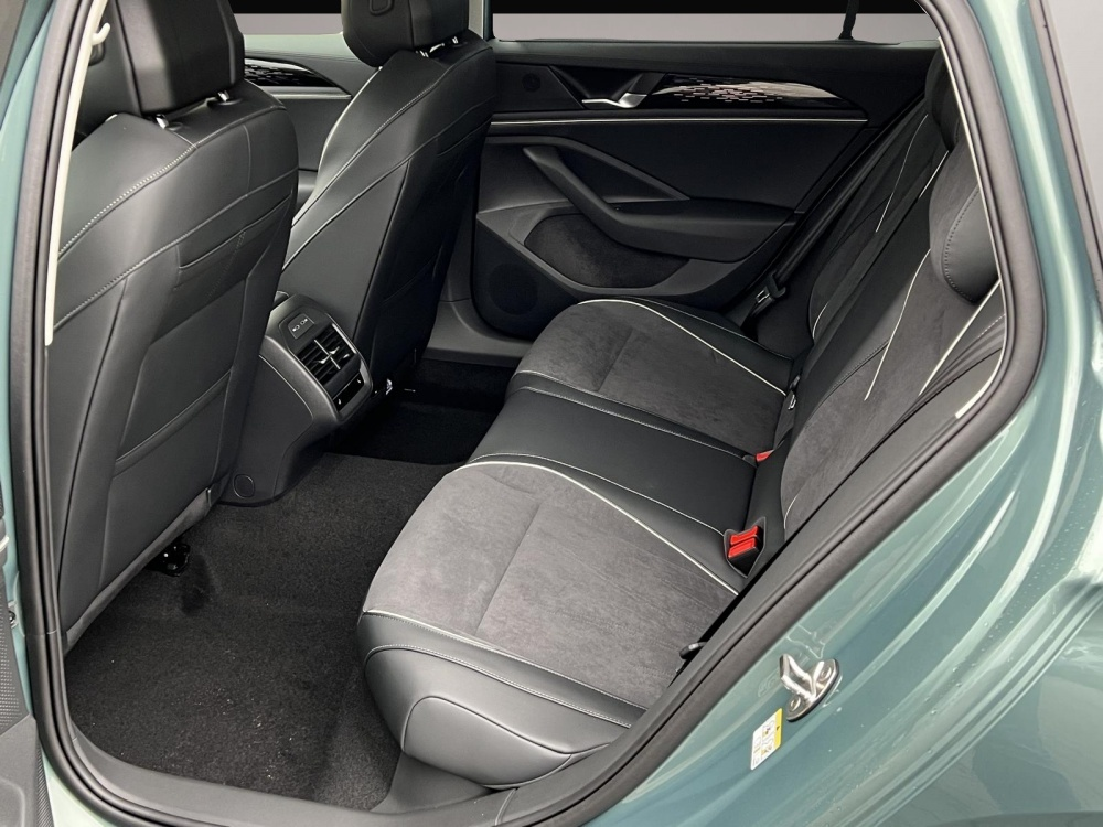 Bild 6 Volkswagen Passat Variant Business 2,0 TDI DSG Winterpaket