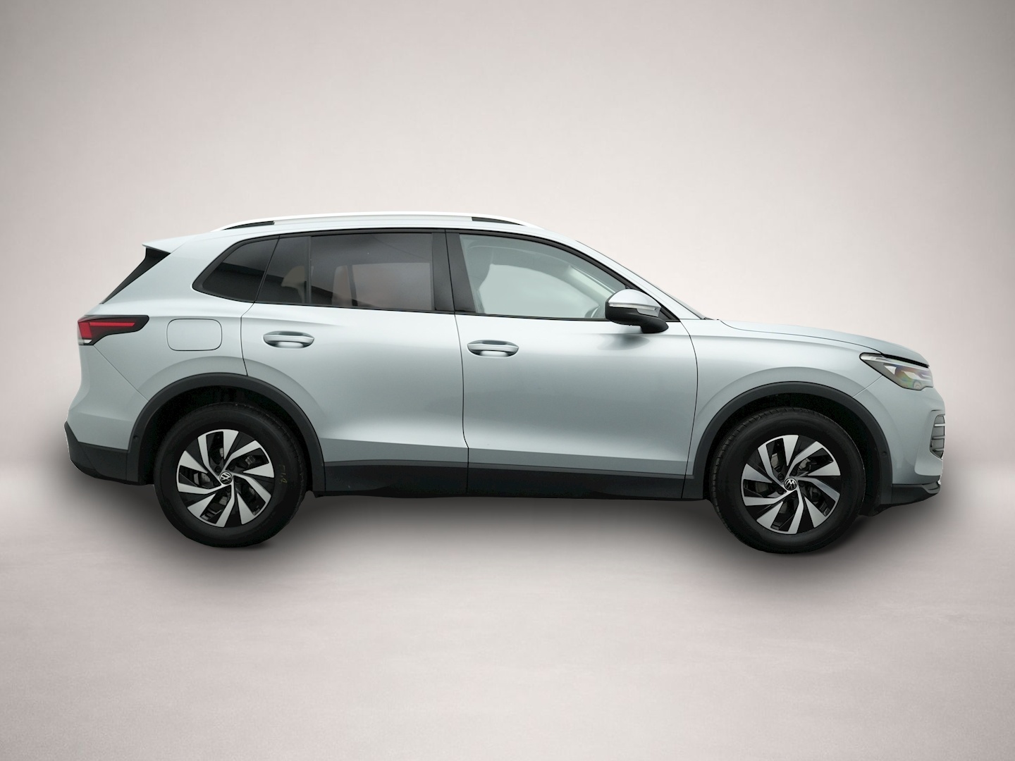Bild 6 Volkswagen Tiguan 1.5 eTSI DSG Life AHK NAVI DESIGN-PAKET