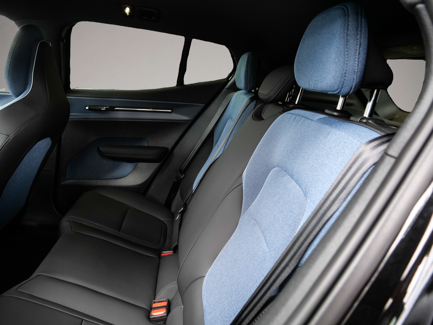 Bild 6 Volvo EX30 Black Edition Single Motor Plus Winter-Pake