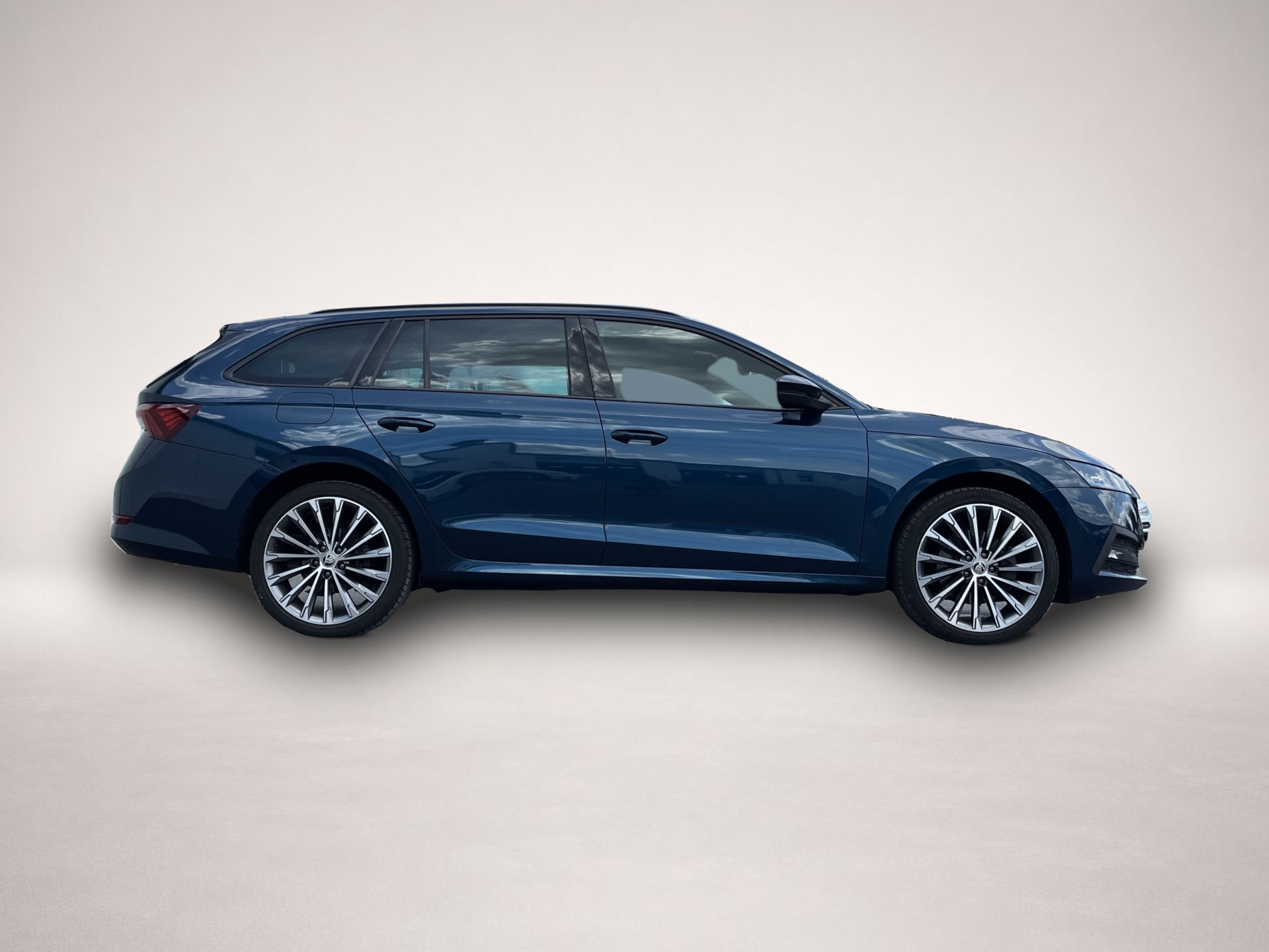 Bild 2 Skoda Octavia Combi 1.4 TSI e-Hybrid Style HeadUp Navi
