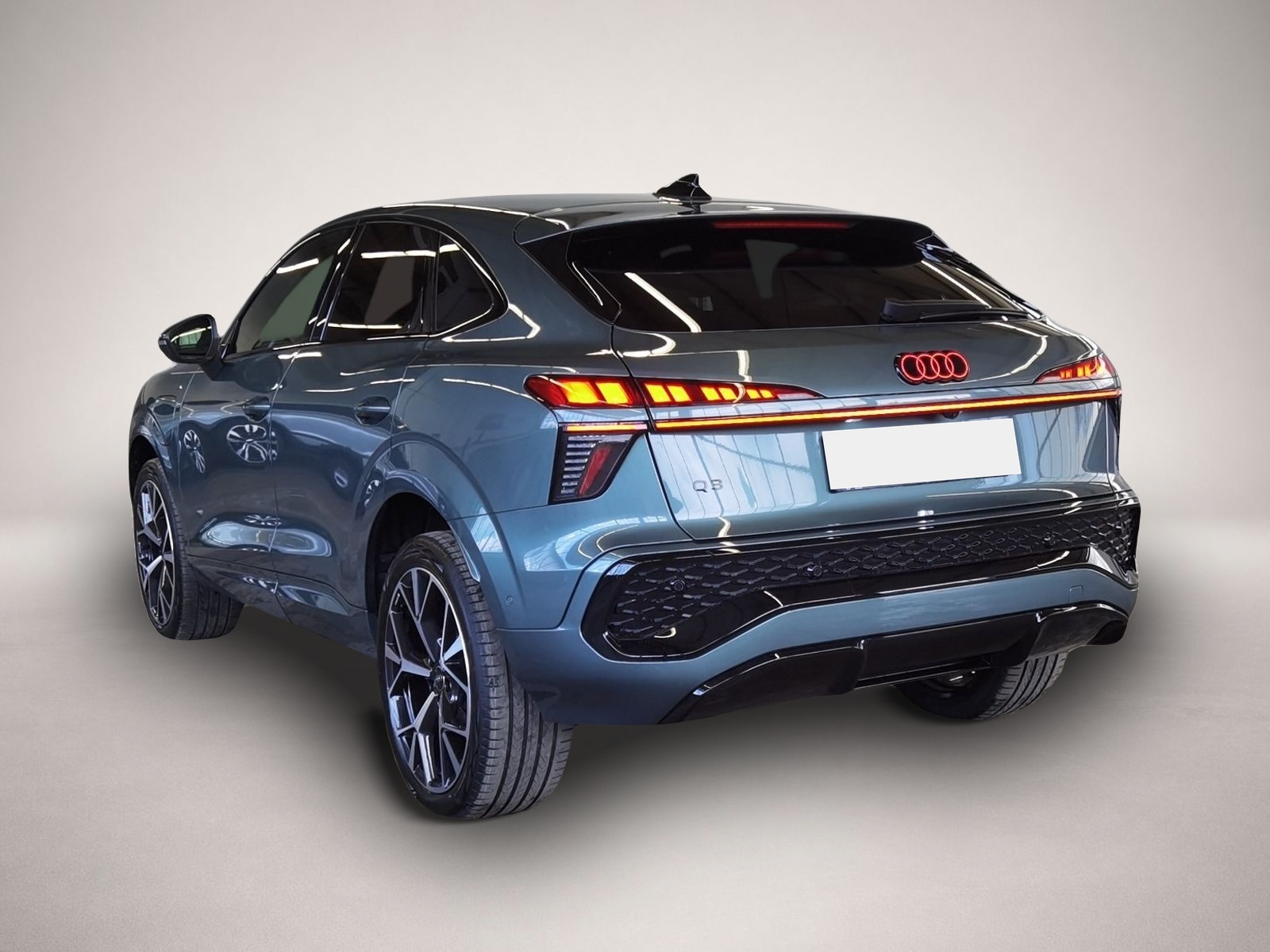 Bild 3 Audi Q3 Sportback e-hybrid S tronic MATRIX PANO AHK