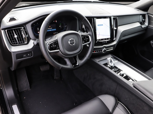 Bild 3 Volvo XC60 Plus Dark Recharge Plug-In Hybrid AWD T8 Tw