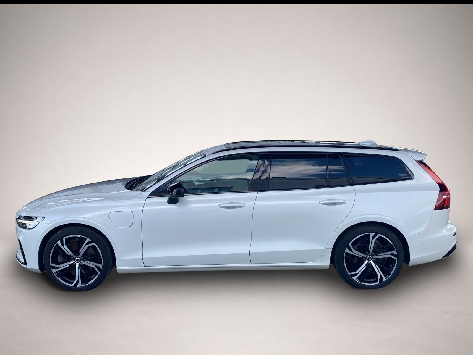 Bild 2 Volvo V60 Kombi T8 Ultra Dark Recharge WiPa*LED*Navi*
