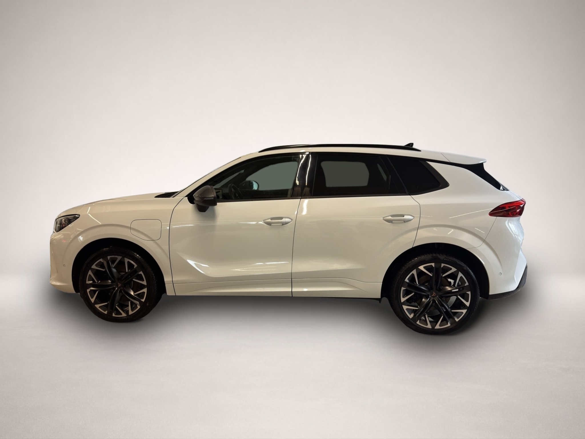 Bild 3 Cupra Terramar 1.5 e-Hybrid DSG VZ MATRIX-LED NAVI AHK