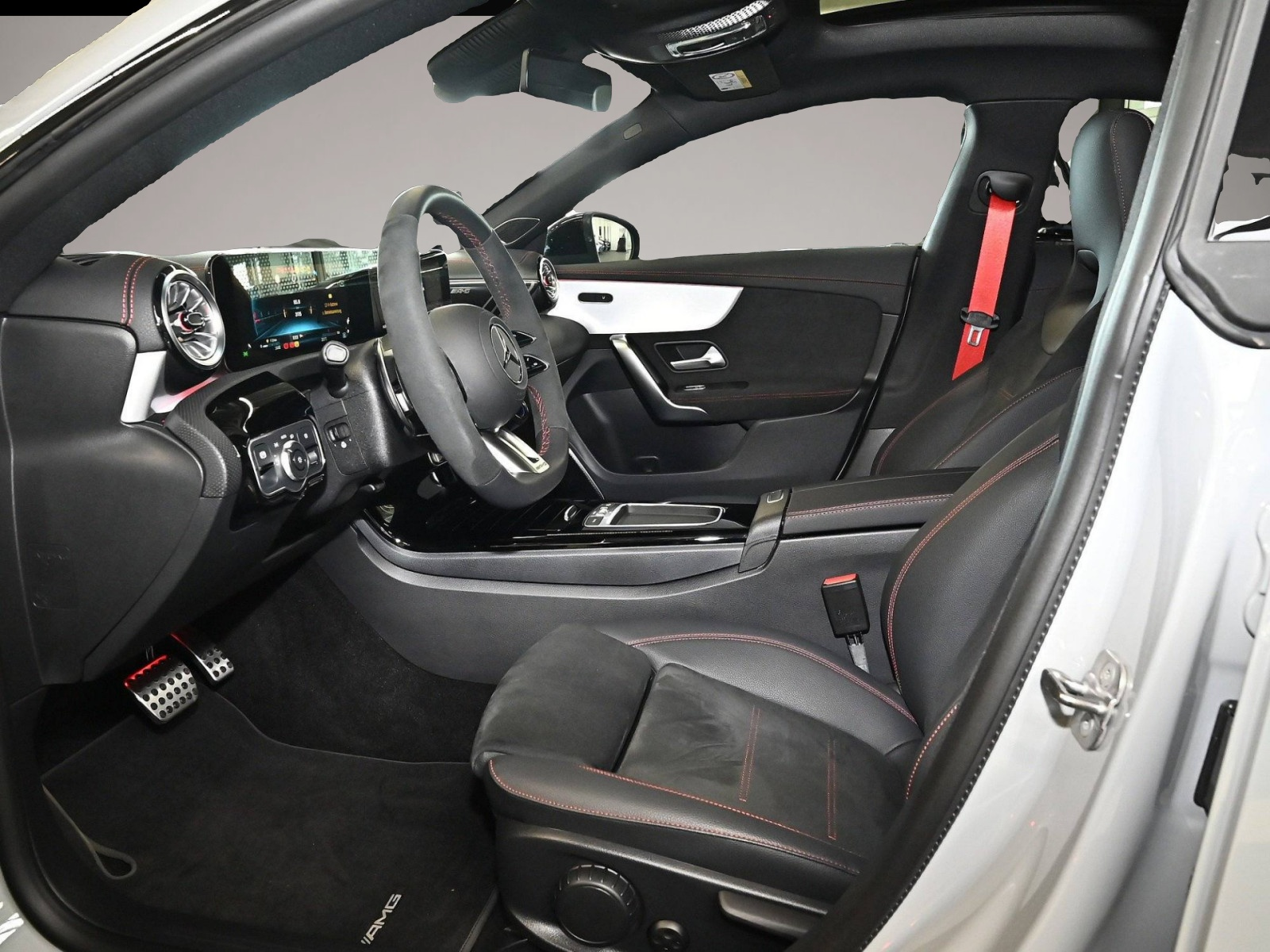 Bild 6 Mercedes-Benz CLA 45 AMG