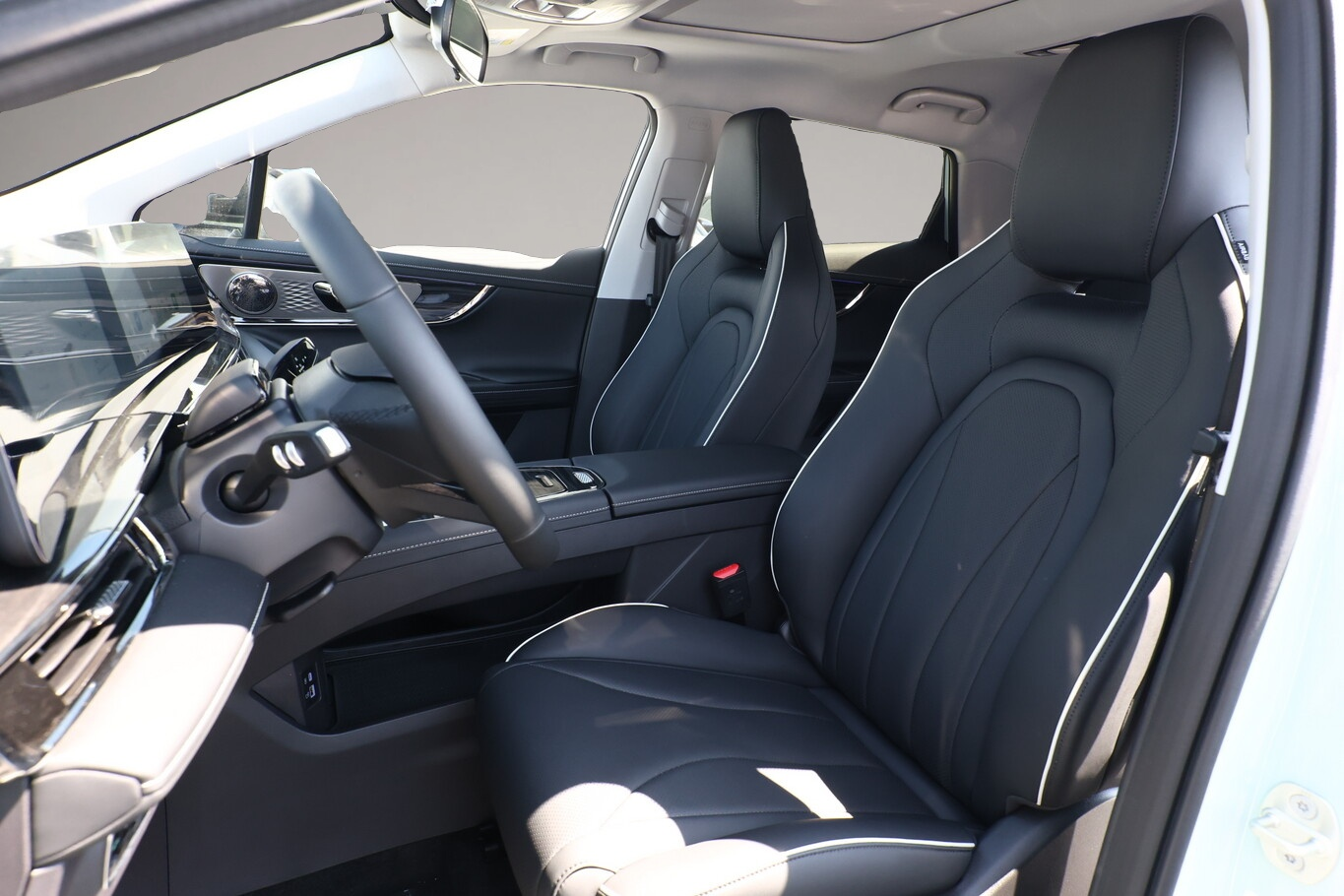 Bild 5 Omoda 5 EV Premium 402kmReichw 360° Nav SHZ eHK