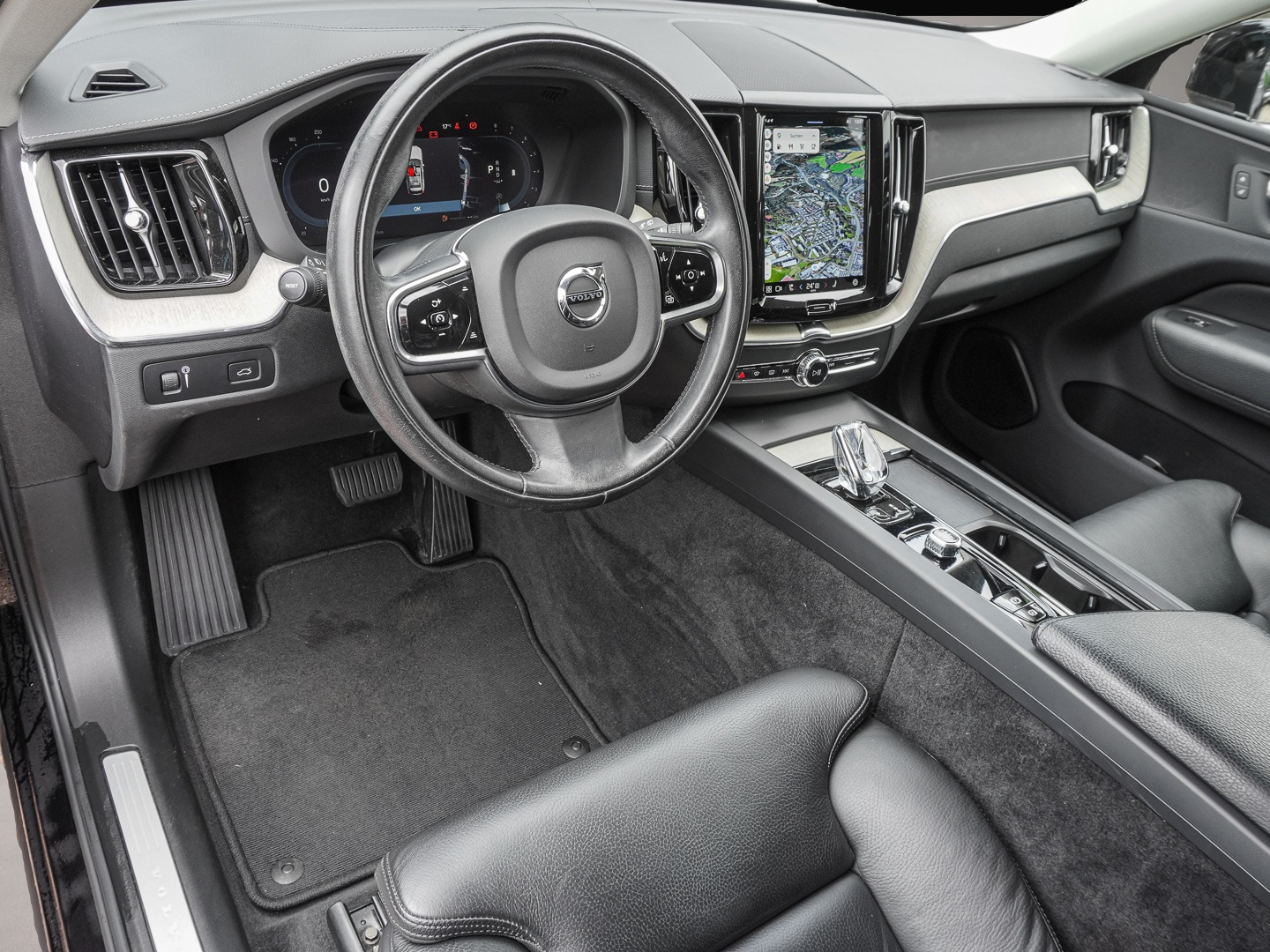 Bild 7 Volvo XC60 Inscription 2WD B4 Benzin EU6d Navi Digital