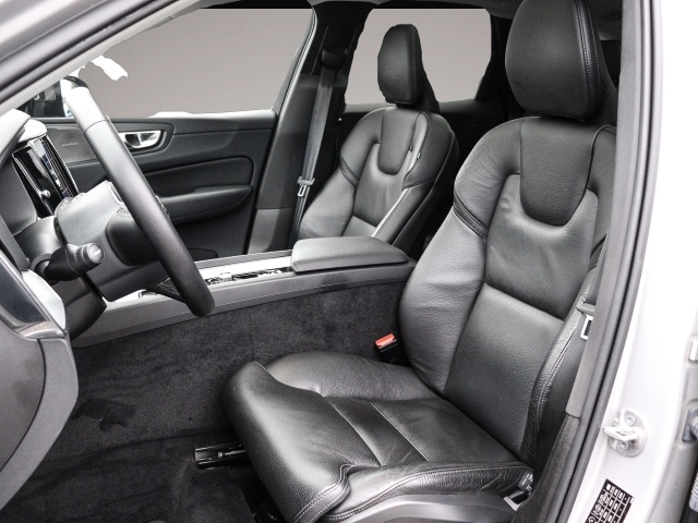 Bild 6 Volvo XC60 Plus Dark 2WD AHK El. Panodach Digitales Co