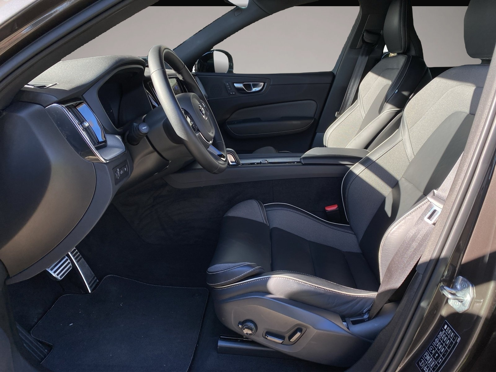 Bild 6 Volvo XC60 R-Design Recharge AHK,Kamera,DAB,Navi