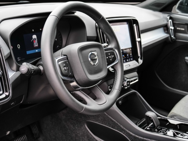 Bild 3 Volvo XC40 Plus Dark 2WD StandHZG Digitales Cockpit Me