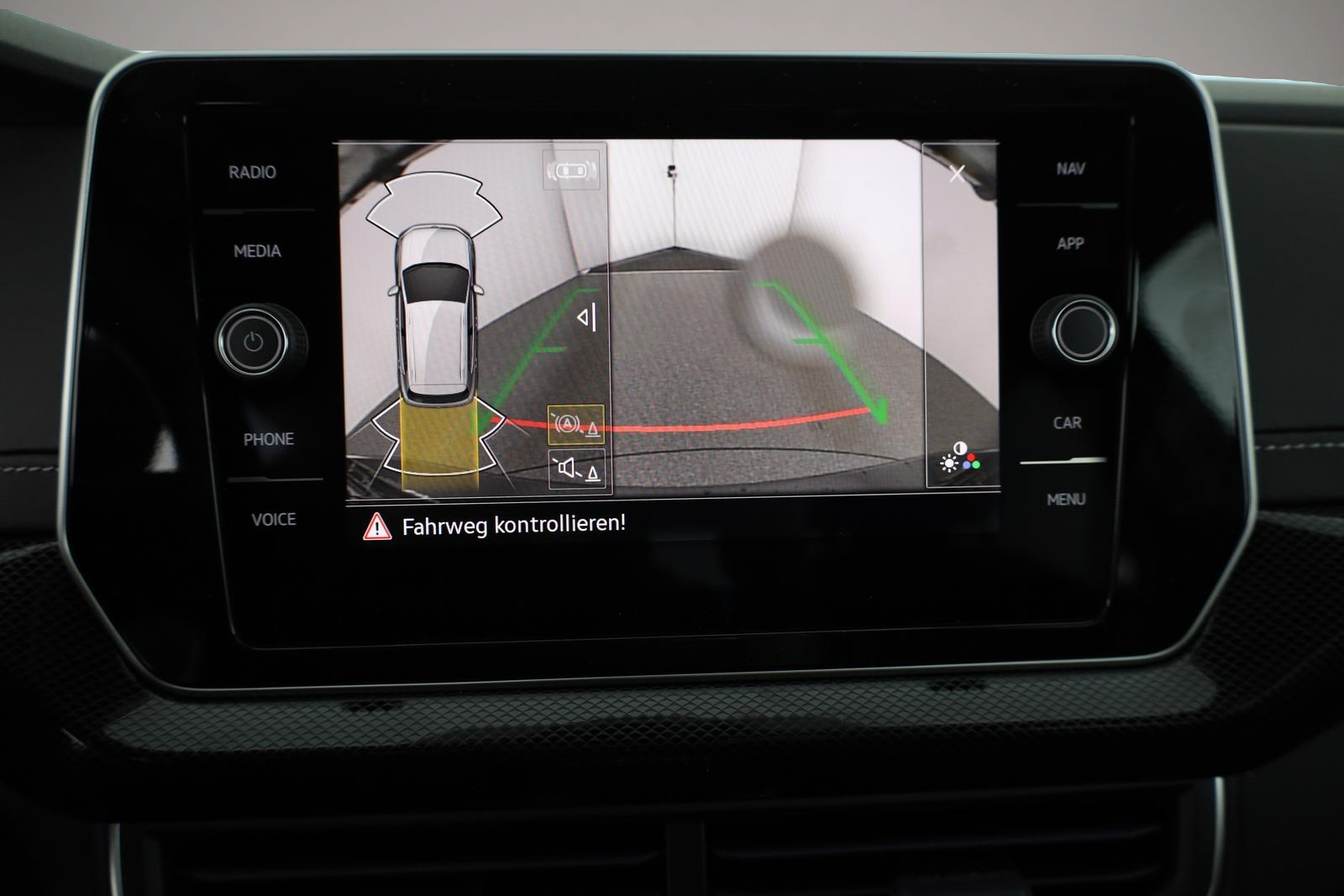 Fotografie 6 des Volkswagen T-Cross 1.5 TSI DSG R-Line, IQ.Light, Navi, Side