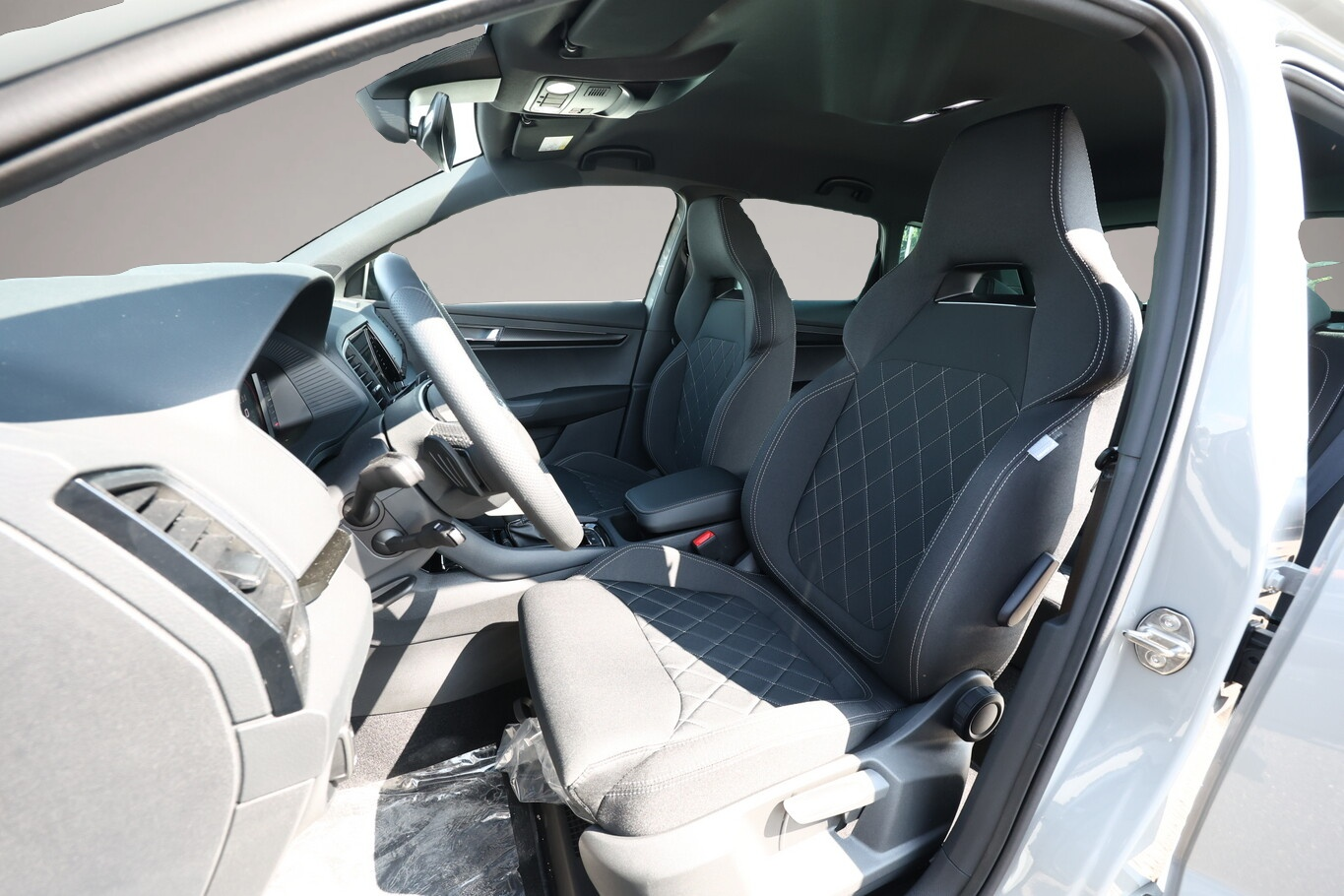Bild 5 Skoda Karoq DSG 4x4 Sportl Matrix Nav 360° Canton ACC