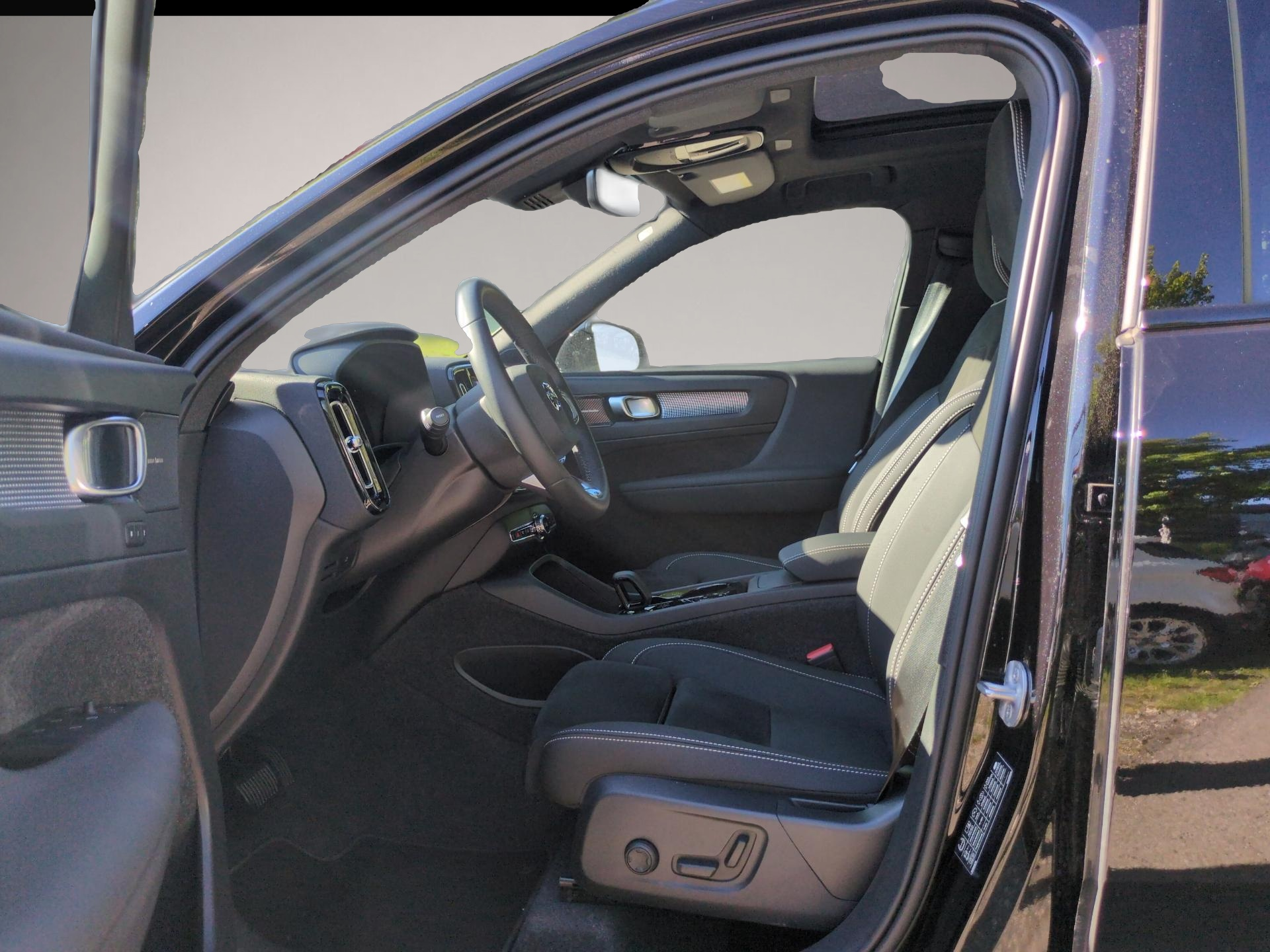 Bild 5 Volvo XC40 B3 (Benzin) Ultra Black Edition 2WD Automat