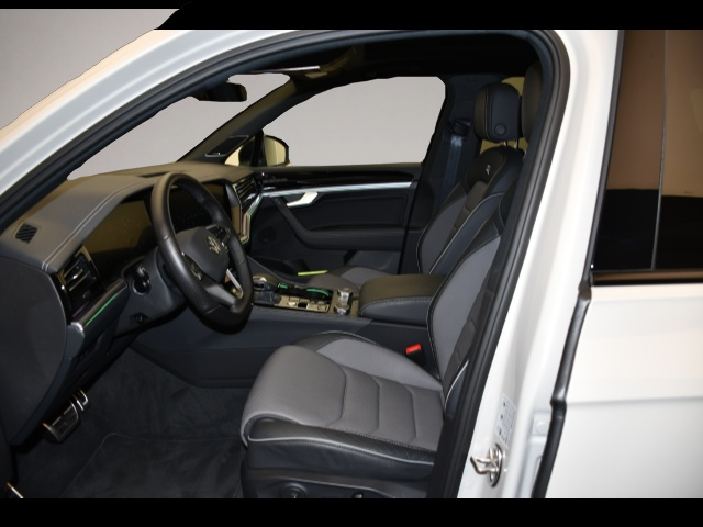 Bild 3 Volkswagen Touareg 3.0 TDI 4M Tip. R-Line Black Style Matri
