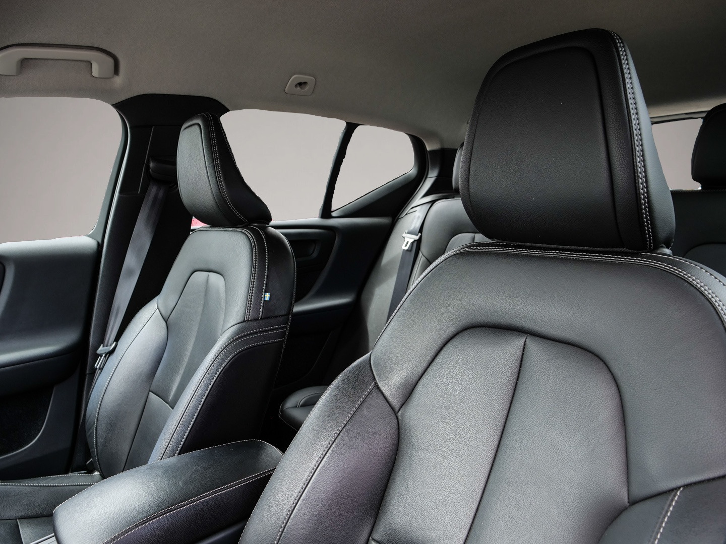 Fotografie 5 des Volvo XC40 Momentum AWD D4 EU6d-T AHK Navi Leder Digit