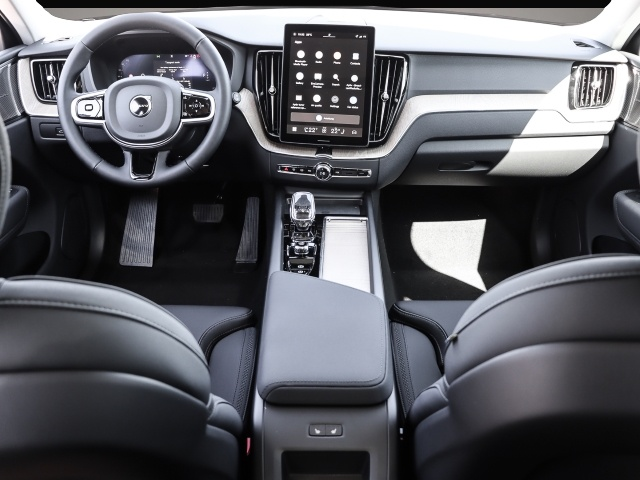 Bild 4 Volvo XC60 B5 AWD Plus Dark Panorama Head-Up