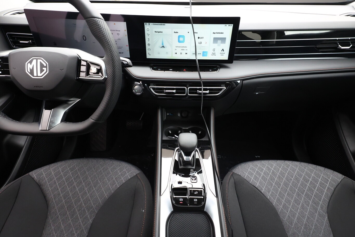 Bild 7 MG HS HEV+ Comfort ACC TotW Kam Nav LED Keyl 19Z