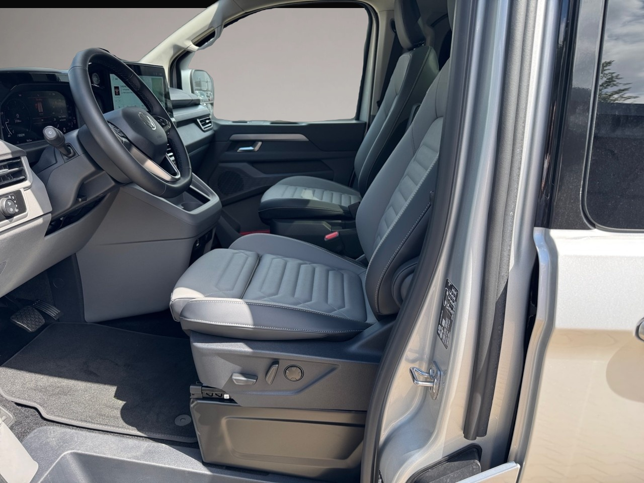 Bild 5 Volkswagen T7 Caravelle 2,0 TDI 4Motion DSG Style Kurz VOLL