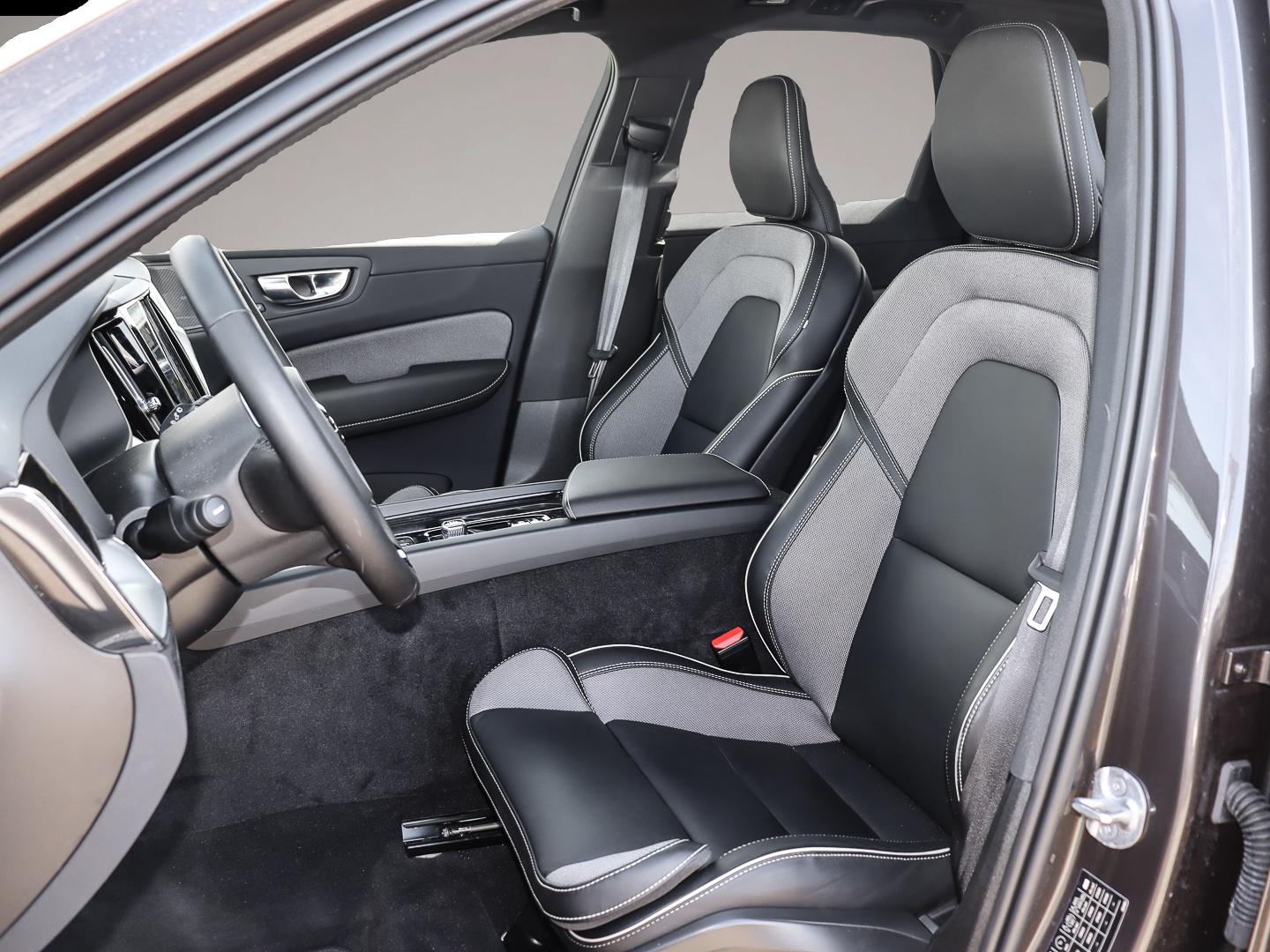 Bild 6 Volvo XC60 Plus Dark Recharge Plug-In Hybrid AWD T8 Tw