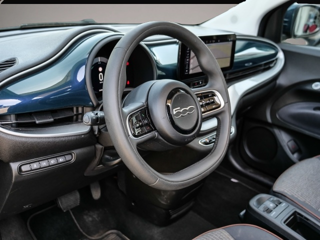 Bild 3 Fiat 500e Icon Navi Apple CarPlay Android Auto Klimaa