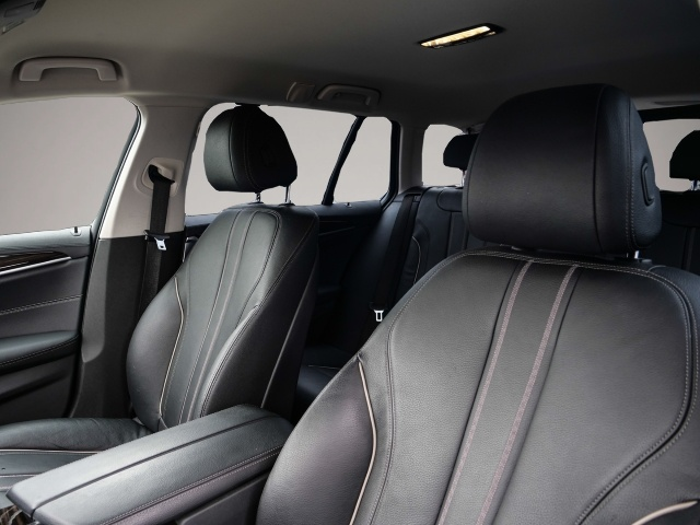Fotografie 5 des BMW 520 d Luxury Line Touring Mild Hybrid Park-Assis