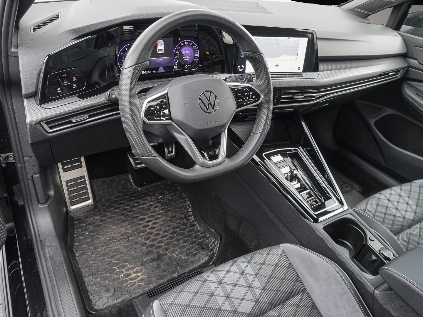 Bild 7 Volkswagen Golf 1.5 eTSI DSG R-Line NAVI ALU SPORTFAHRWERK