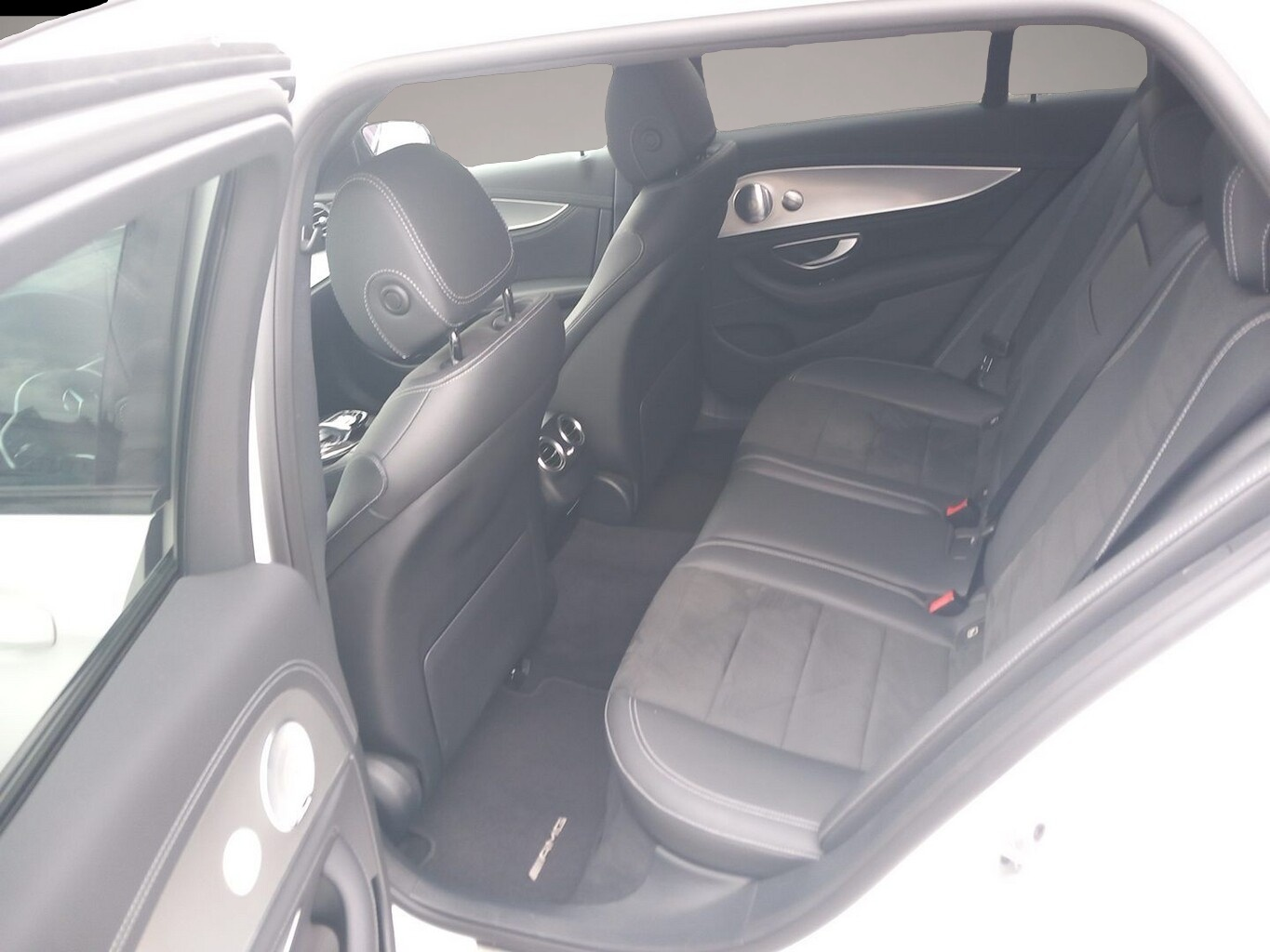 Bild 7 Mercedes-Benz E 300 de T AMG Line Multibeam Distronic Widescr.