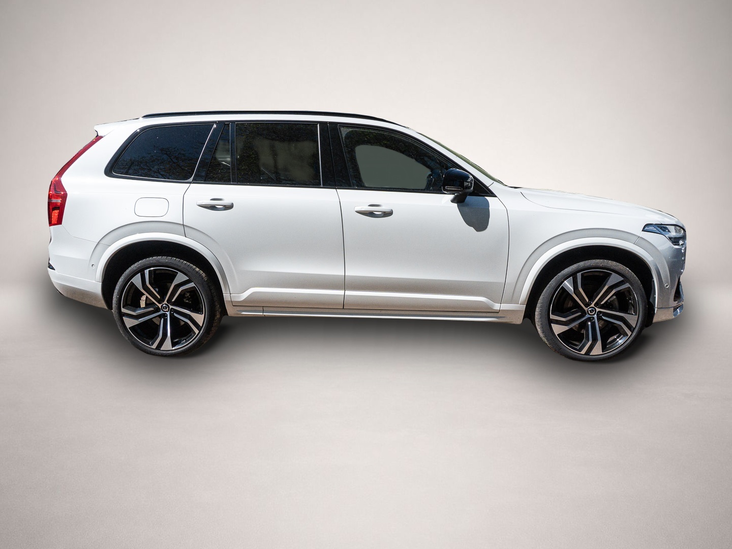 Bild 4 Volvo XC90 Plus Dark AWD B5 Diesel EU6d 7-Sitzer AD St