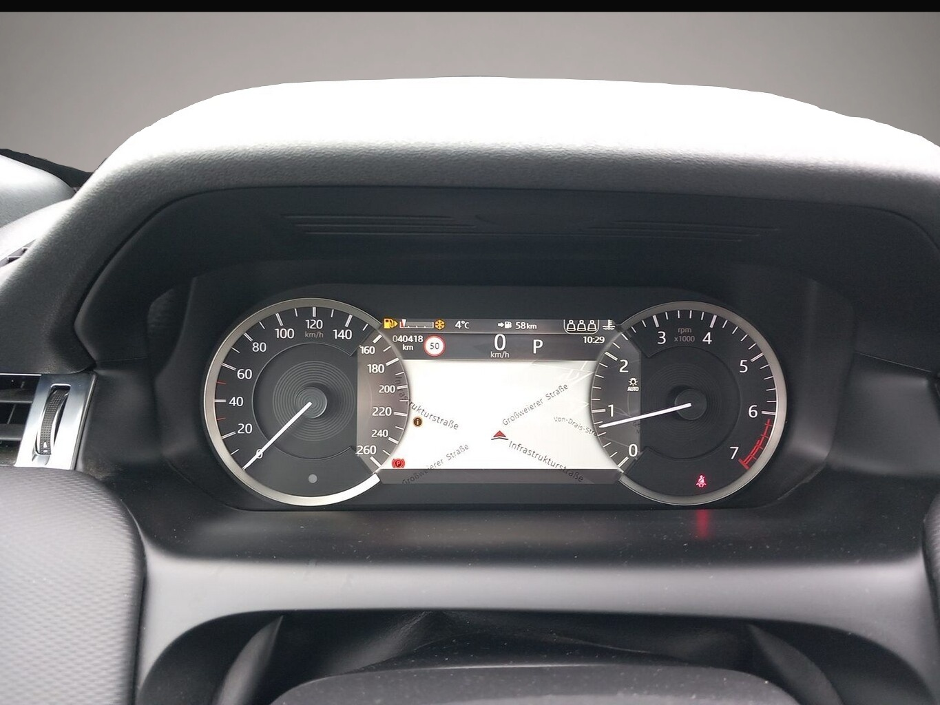 Bild 6 Land Rover Discovery Sport P200 AWD Urban Edition PanoD Nav