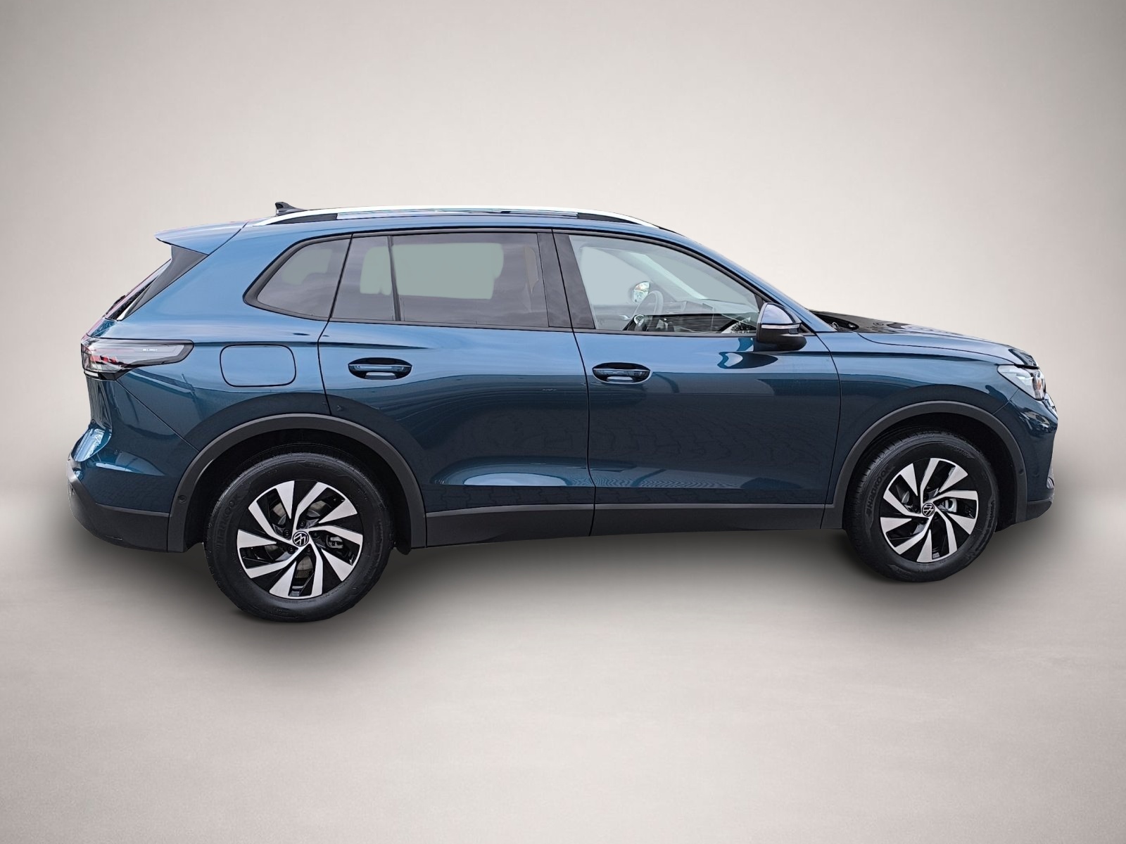 Bild 8 Volkswagen Tiguan 1.5 eTSI DSG Life 5-J-G AHK ACC RFK