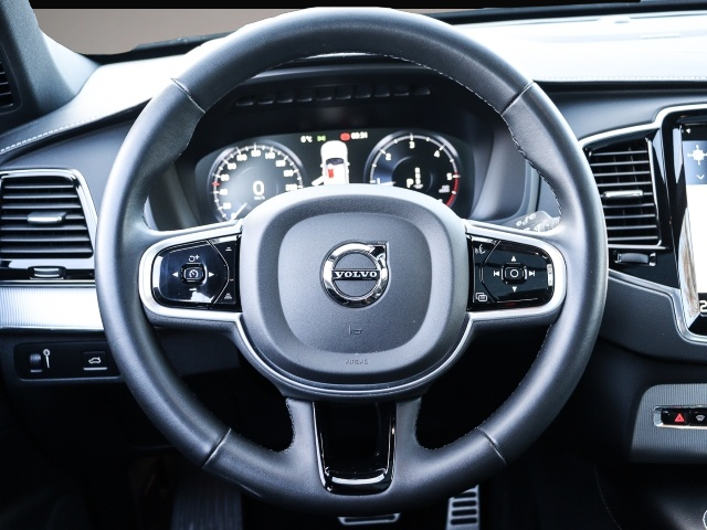 Fotografie 5 des Volvo XC90 R Design AWD AD AHK El. Panodach Navi Digit