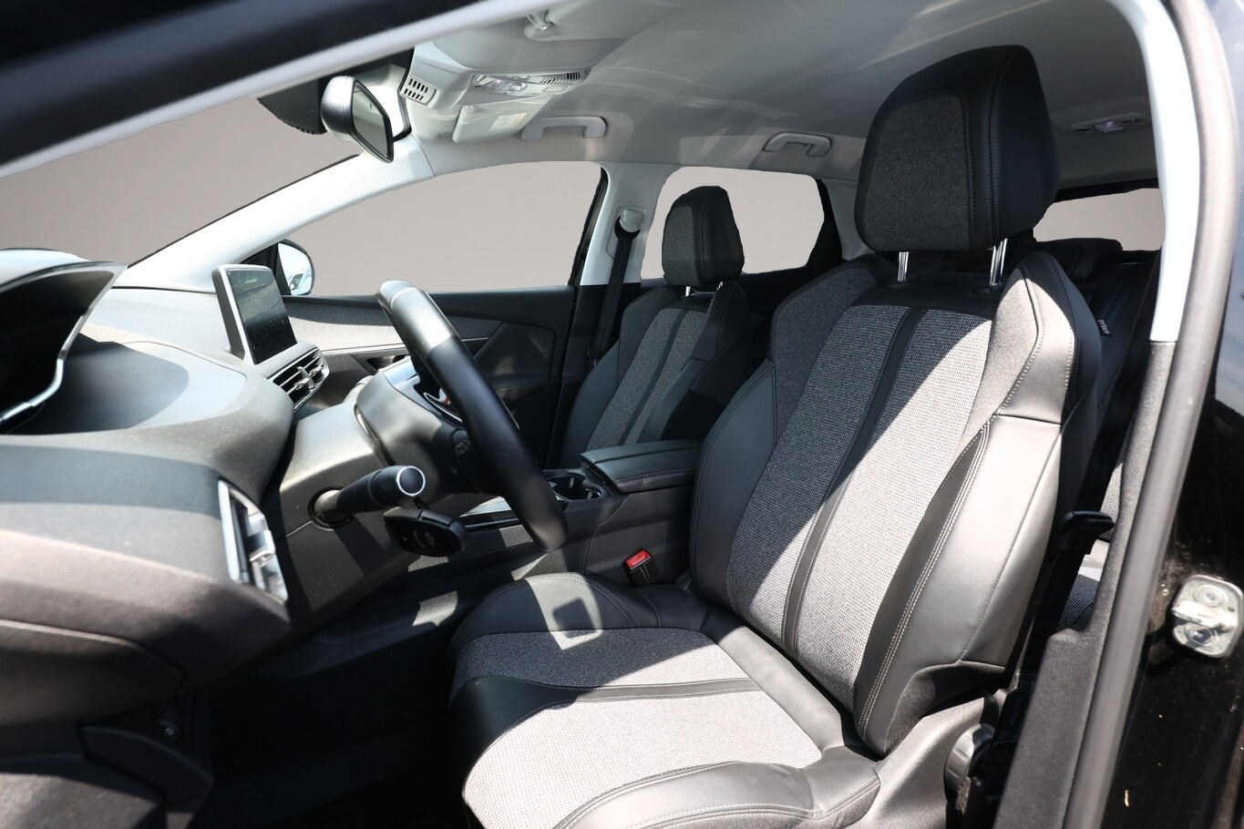 Fotografie des Peugeot 3008 1.5 BlueHDi 130 Allure PDC Kam SHZ LM18Z