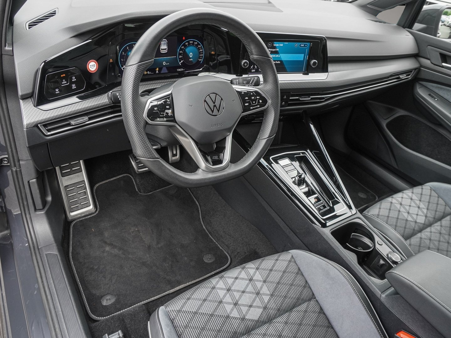 Bild 7 Volkswagen Golf 2.0 TSI DSG R-Line ALU LANE ASSIST PDC