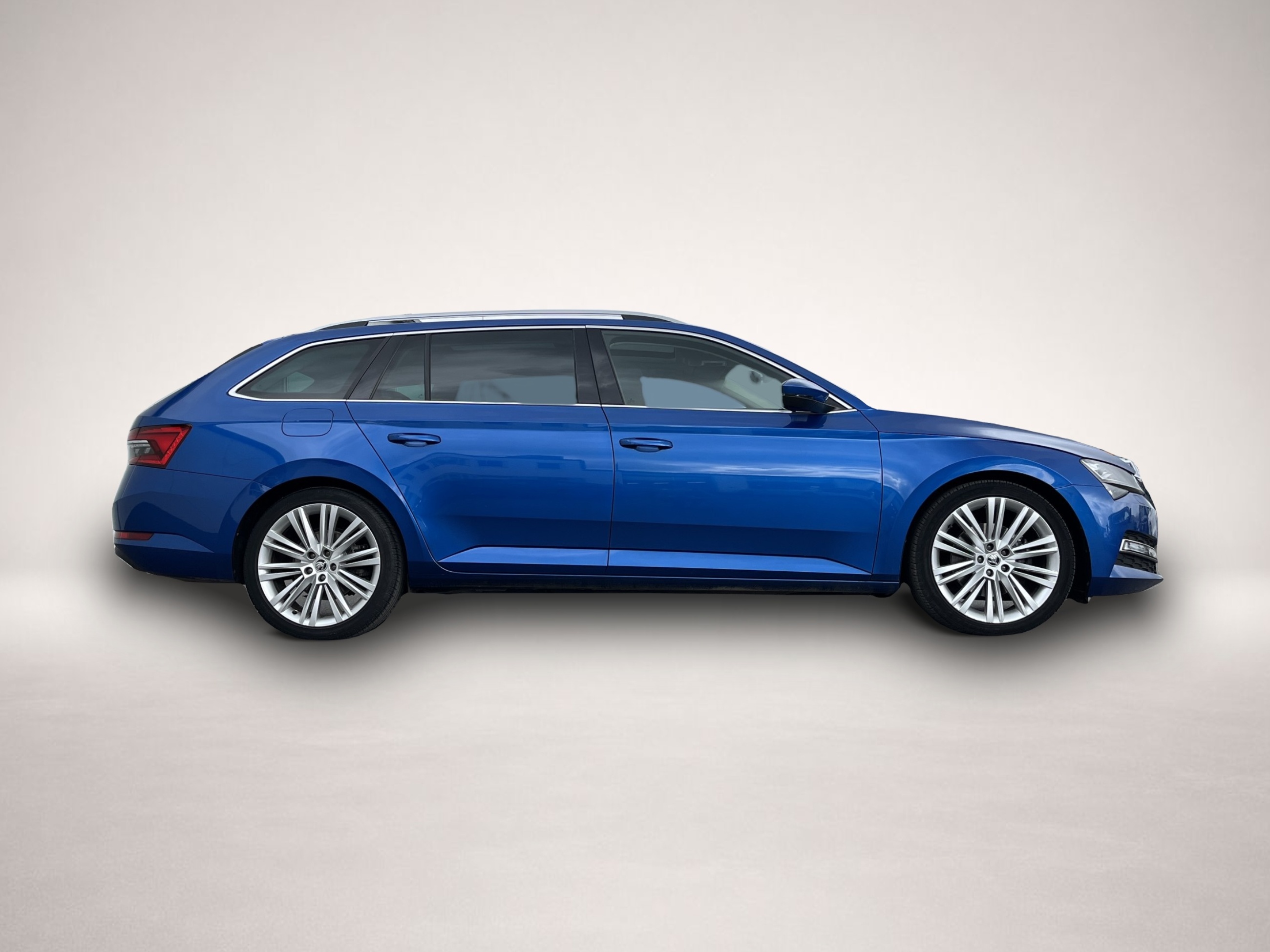 Fotografie 4 des Skoda Superb Combi 2.0 TDI DSG Style 19Zoll PANO 4xSHZ