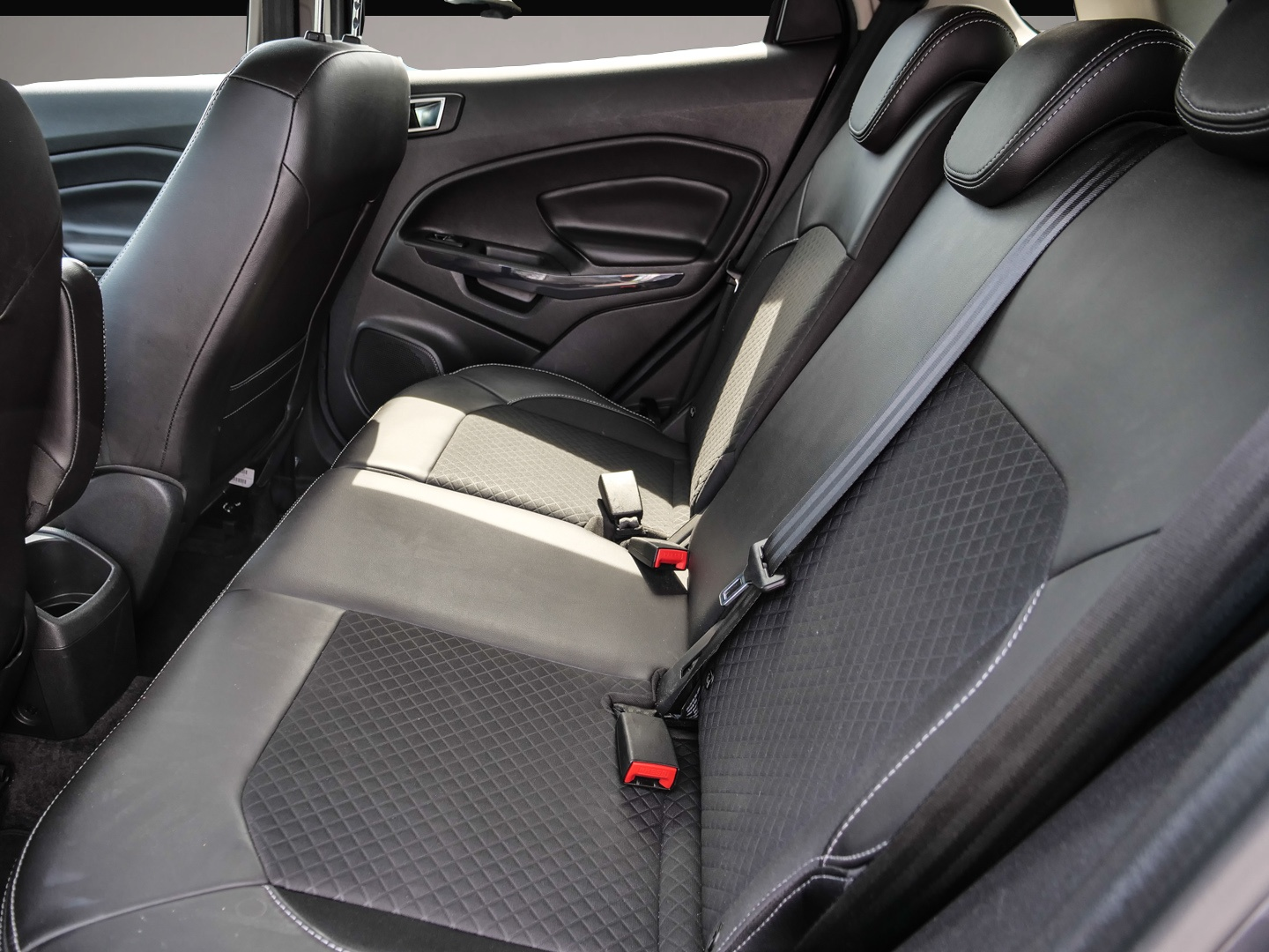 Bild 6 Ford EcoSport S Sportpaket DAB SHZ Keyless Start Alar