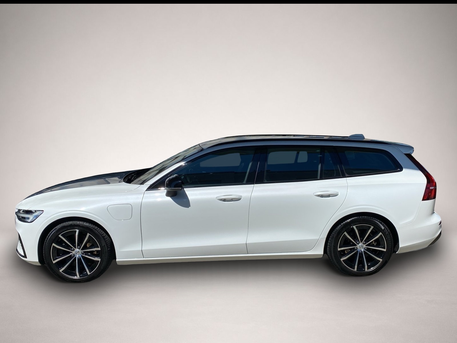 Bild 2 Volvo V60 Kombi T8 Plus Dark Recharge WiPa*LED*DAB*Nav