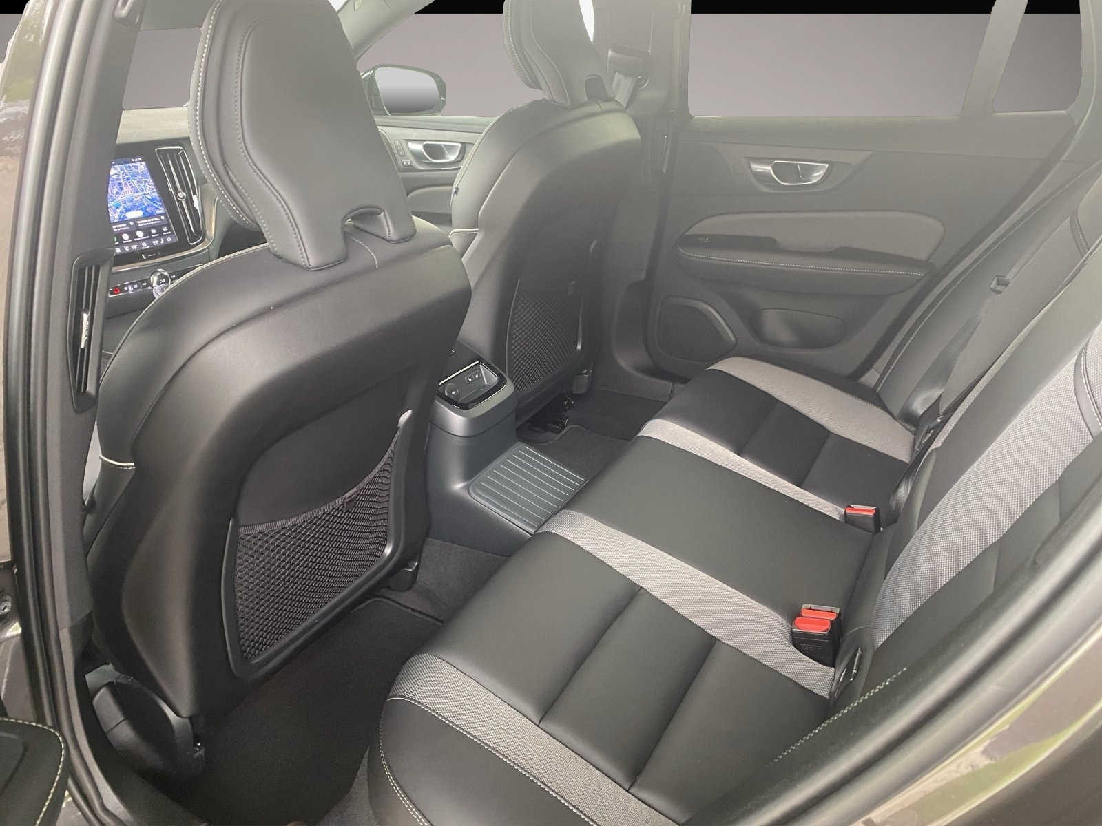 Fotografie 8 des Volvo V60 T8 Plus Dark Recharge AWD*AHK*WiPa*MMY*4xShz