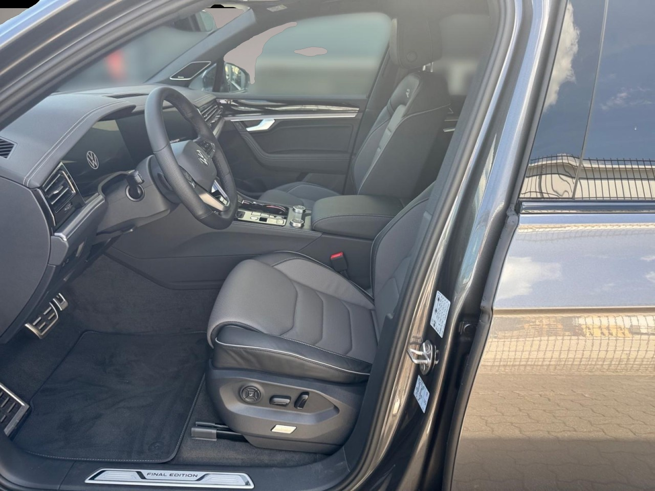 Bild 5 Volkswagen Touareg R-Line Final Edition Luftfahrw. Standhzg