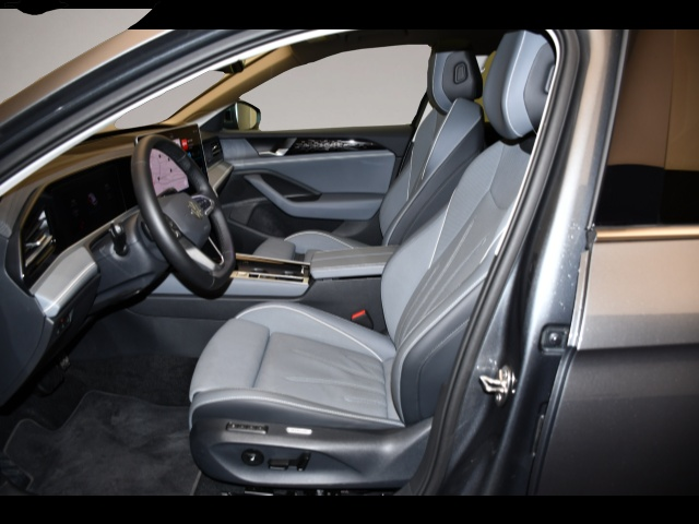 Bild 3 Volkswagen Passat Variant 1.5 eTSI Hybrid DSG Elegance neue