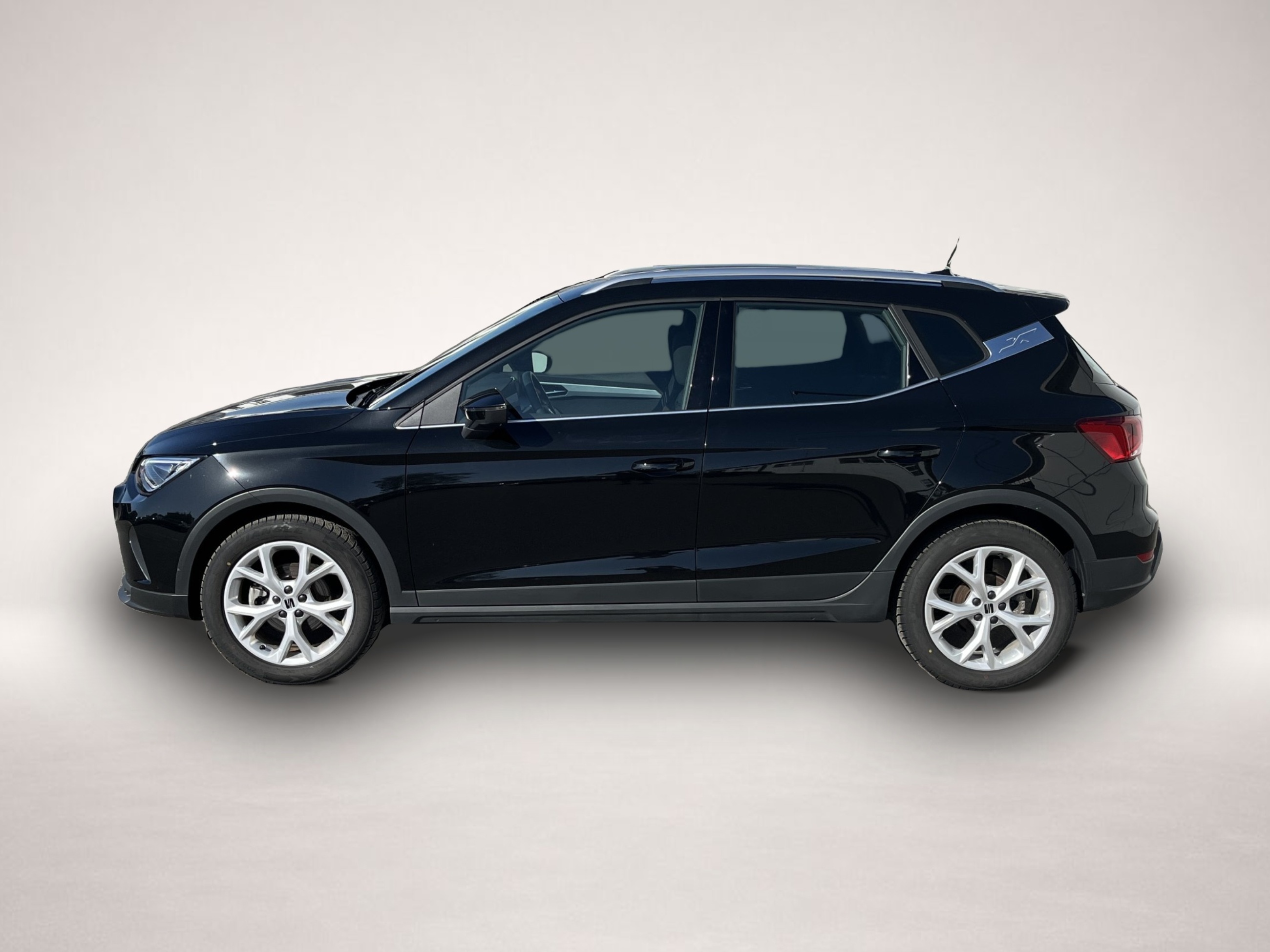 Fotografie 2 des Seat Arona 1.5 TSI DSG FR AHK Navi LED PDC SHZ DAB